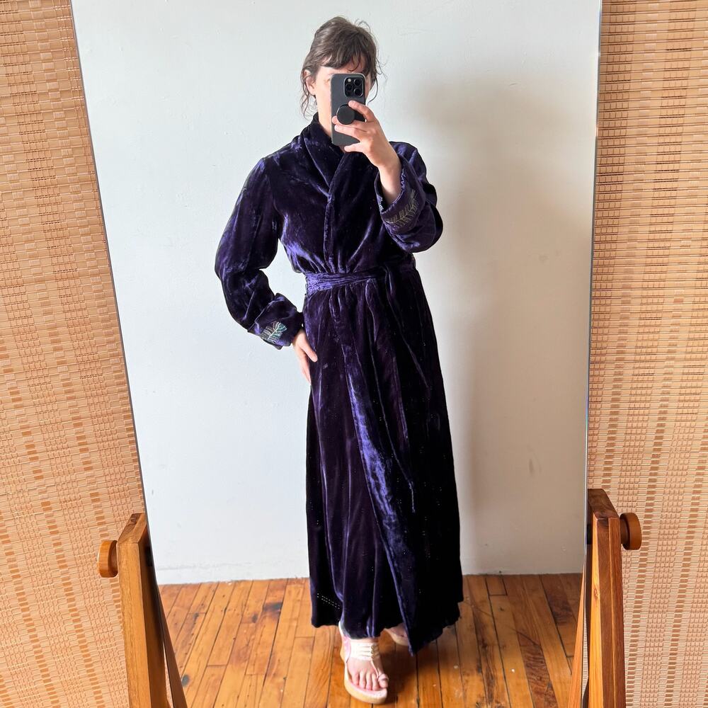 Vintage SOFT SURROUNDINGS Purple Velvet Embroidered Starlet Robe